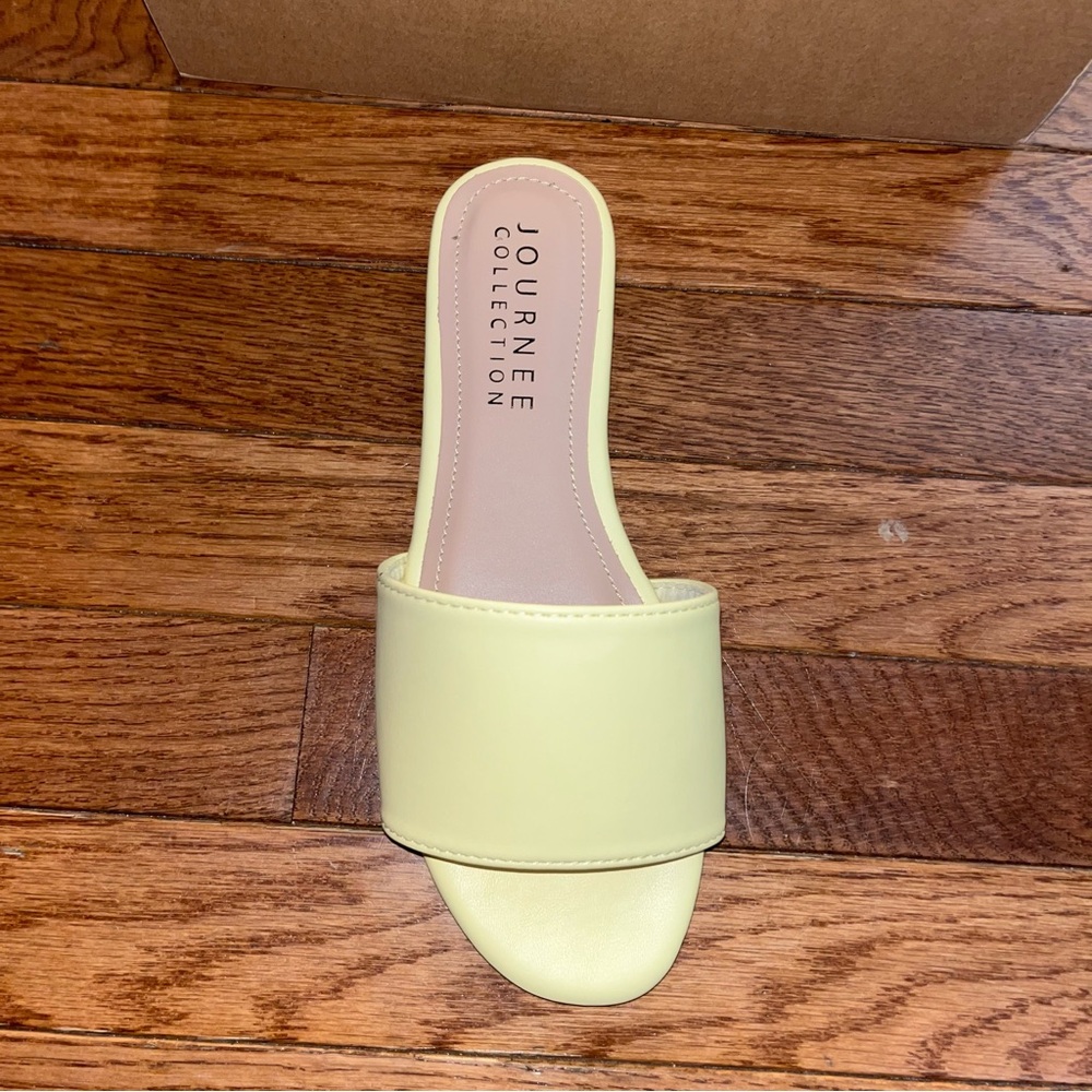 Journee Collection Tru Comfort Kolinna Sandal Yellow Women’s 7 Wide Vegan Suede - Picture 3 of 8